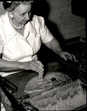 LG102 1957 Original Photo GARROTT CANDY CO HAND DIPPED CARAMEL STICKY FINGERS picture