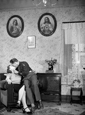 Laura Frank Craya kissing living room their home Buffalo New York 1943 Old Photo picture