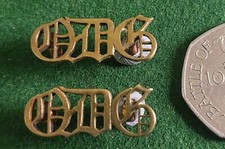 ORIGINAL QUEEN'S DRAGOON GUARDS SHOULDER TITLE PAIR. SEE DESCRIPTION. picture