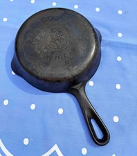 Griswold #4 Cast Iron Skillet 702 Small Logo Sits Flat Bottom Frying Pan picture