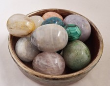 EUC Lot 11 Vintage Egg-Shaped Decorative Healing Crystals in Dish 1.75