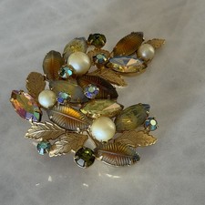 VINTAGE KRAMER  FRUIT SALAD RHINESTONE LEAVES FAUX PEARL BROOCH picture