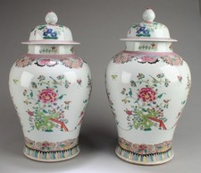 A Pair of Chinese Porcelain Jars with Lid picture