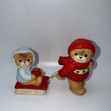 Enesco Lucy and Me Lucy Rigg Small Bobby pulling Noelle on sled bears 1983 picture