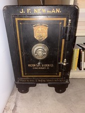 100+ Yr. Old Victor Safe and Lock Co. Home Safe. Includes Original Key 🔑 picture