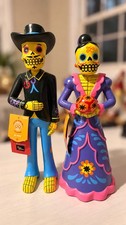 Dead of the day couple figurine set featuring “El Don” and an elegant Catrina picture