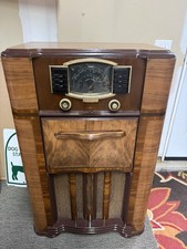 Vintage 1939 Zenith Model 7S682 Console Radio/Record Player - Partially Working picture