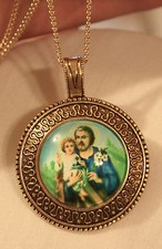 Sloped Swirl Rim Rnd Metal Beaded St. Joseph & Jesus Goldtone Pendant Necklace picture