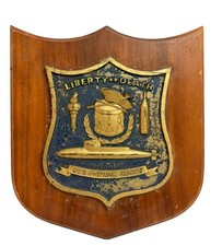 US Navy USS Patrick Henry SSBN 599 Submarine Brass Crest Wooden 10” Plaque picture
