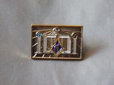 Rectangular Masonic Lapel Tac Pin Square Compass with Pillars NEW picture