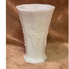 Vintage Milk Glass Grape & Grape Vine Pattern 7