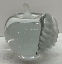 Vintage Clear Crystal Art Glass Apple with leaf Paperweight 3
