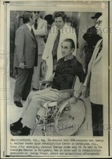 1972 Press Photo Gov. George Wallace and others at Rehab Center, Birmingham, AL picture