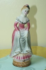 VINTAGE PORCELAIN COLONIAL LADY FIGURINE 7.5