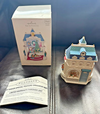 2011 Hallmark Keepsake Santa Comes to Town Magic Ornament Light Sound Motion picture