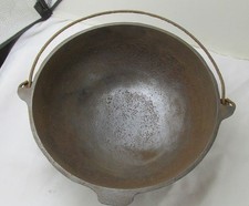 Antique/Vtg Cast Iron #2 Scotch Bowl W/Bale Handle Heat Ring picture