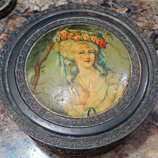 vintage 1930s lidded powder or vanity trinket box with mirror picture