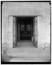 Photo:Washington DC 1939 Washington Monument Entrance Doors picture