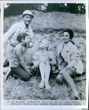 1970 Bing Crosby Wife & Children In Animated Film Goldilocks Tv Press Photo 8x10 picture