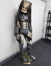 Predator Franchise Life-Size Character Display Figure Prop Statue picture
