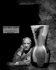 ARTIST PABLO PICASSO ADMIRES HIS WORK 8x10 Photo Wall Decor picture