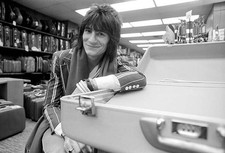 Ronnie Wood in a suitcase store in the States April 1975 Old Photo picture