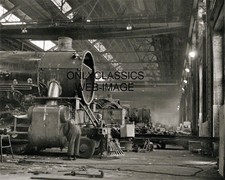 1942 CHICAGO & NORTHWESTERN LOCOMOTIVE REPAIR SHOPS RAILROAD TRAIN 8X10 PHOTO picture