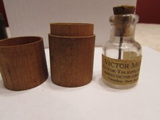 * VICTOR TALKING MACHINE * ORIGINAL * motor oil bottle & wooden container * picture