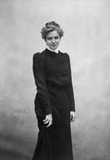 Maude Adams Wearing A Long Dark Outfit A Studio Portrait USA 1900 Old Photo picture