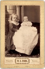 Cabinet Card Circa 1890s W. S. Evans Gertrude & Frank Baby Hiawatha Kansas picture