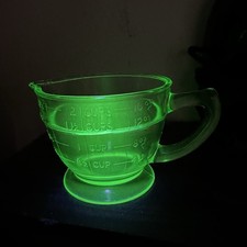 VTG Green Uranium Glow Vaseline Hazel Atlas Measuring Cup Pint Cup Ounce Measure picture