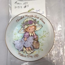 SKU 2153 Vintage 1981 Avon Mother's Day Plate 