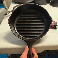 Wagner Ware Sidney O Cast Iron 9in Round Grill Pan Raised Ridges 1940 vintage picture