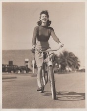 HOLLYWOOD BEAUTY AVA GARDNER CLARANCE SINCLAIR BULL DBW PORTRAIT 1940s Photo C33 picture