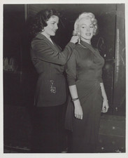 HOLLYWOOD BEAUTY MARILYN MONROE SEDUCTIVE POSE 1960s PORTRAIT VINTAGE PHOTO 538 picture