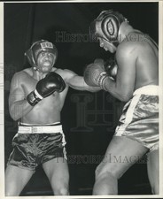 1966 Press Photo Ernie Terrell and Eddie Brooks in exhibition bout in Milwaukee picture