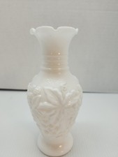 Imperial Glass Vintage Milk Glass Bud Vase Loganberry Scalloped Edges WEDDING picture