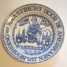 SEPT 14, 1944 MAASTRICHT FIRST LIBERATED CITY OF HOLLAND BLUE & WHITE PLATE picture