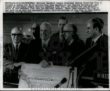 1968 Press Photo National League president Warren Giles, Paul Beaudry picture