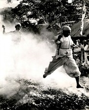 GA148 Original Photo FIREWALKER RUNS ACROSS HOT COALS Burning Embers Ceremony picture