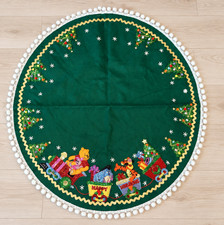 Handmade FINISHED Bucilla Winnie The Pooh Tree Skirt / Table Cover Completed picture