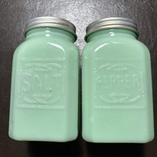 Vintage Jadeite Jadite Green Glass Salt & Pepper Shaker Set Classic Kitchen picture