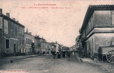 Old postcard 31 Levignac-sur-Save - entrance to the city picture