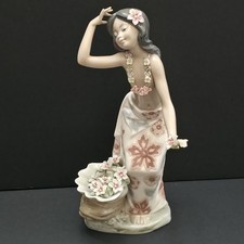Lladro Aloha #1478 Hawaiian Dancer with Lei & Flowers Retired Figurine 8
