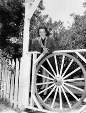 Jane Russell at the front gate of the home she shares with foot - 1950 Old Photo picture