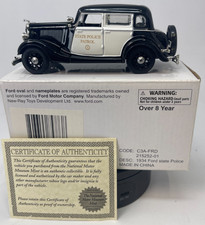 National Motor Museum Mint 1934 Ford Deluxe Fordor Model Car with Certificate picture