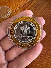 The Mirage Limited Edition $10 Gaming Token 2000 .999 Silver Capsule picture