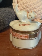 Vtg Herend Hungary Cat Trinket Box White Porcelain Heart Gold Hand Painted picture