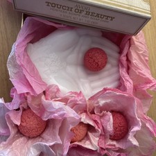 AVON TOUCH OF BEAUTY 4 SOAPS & MILK GLASS HAND DISH VINTAGE **NEW** picture