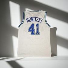 Dirk Nowitzki Signed Jersey #41 Dallas Mavericks w/COA (L) picture
